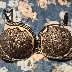 Victoria's Secret Black and Cream Lace Bra